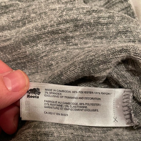 Roots v neck sweater size large grey - Picture 4 of 4